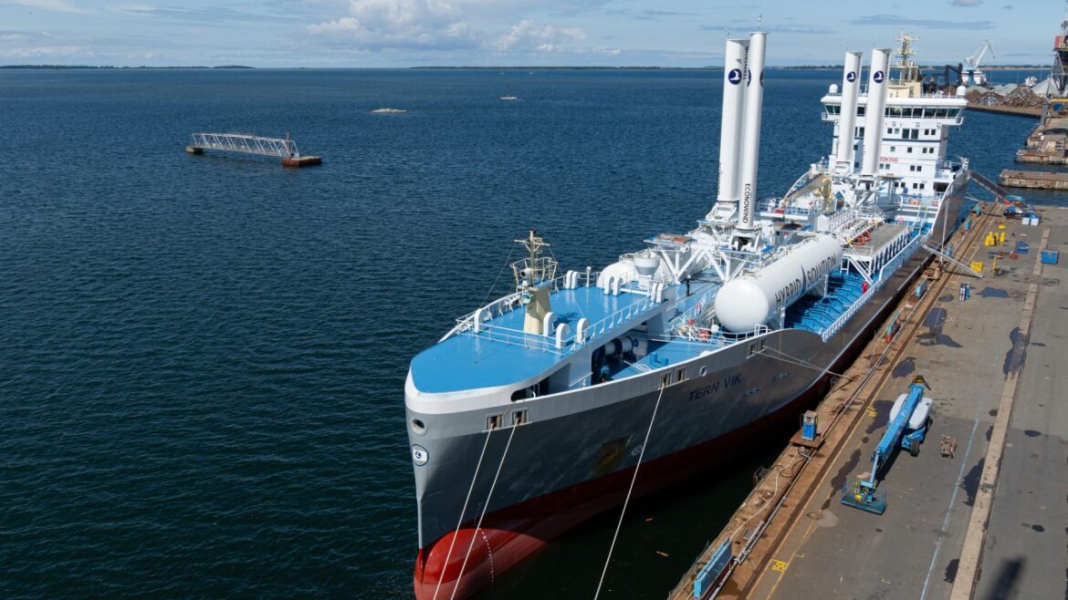 Terntank Expands Wind-Assisted Fleet with New Order for Econowind VentoFoils